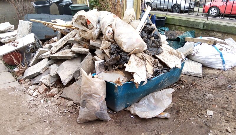 Construction and building waste removal by Glasgow man with van, click here for a builers waste uplift quote in Glasgow